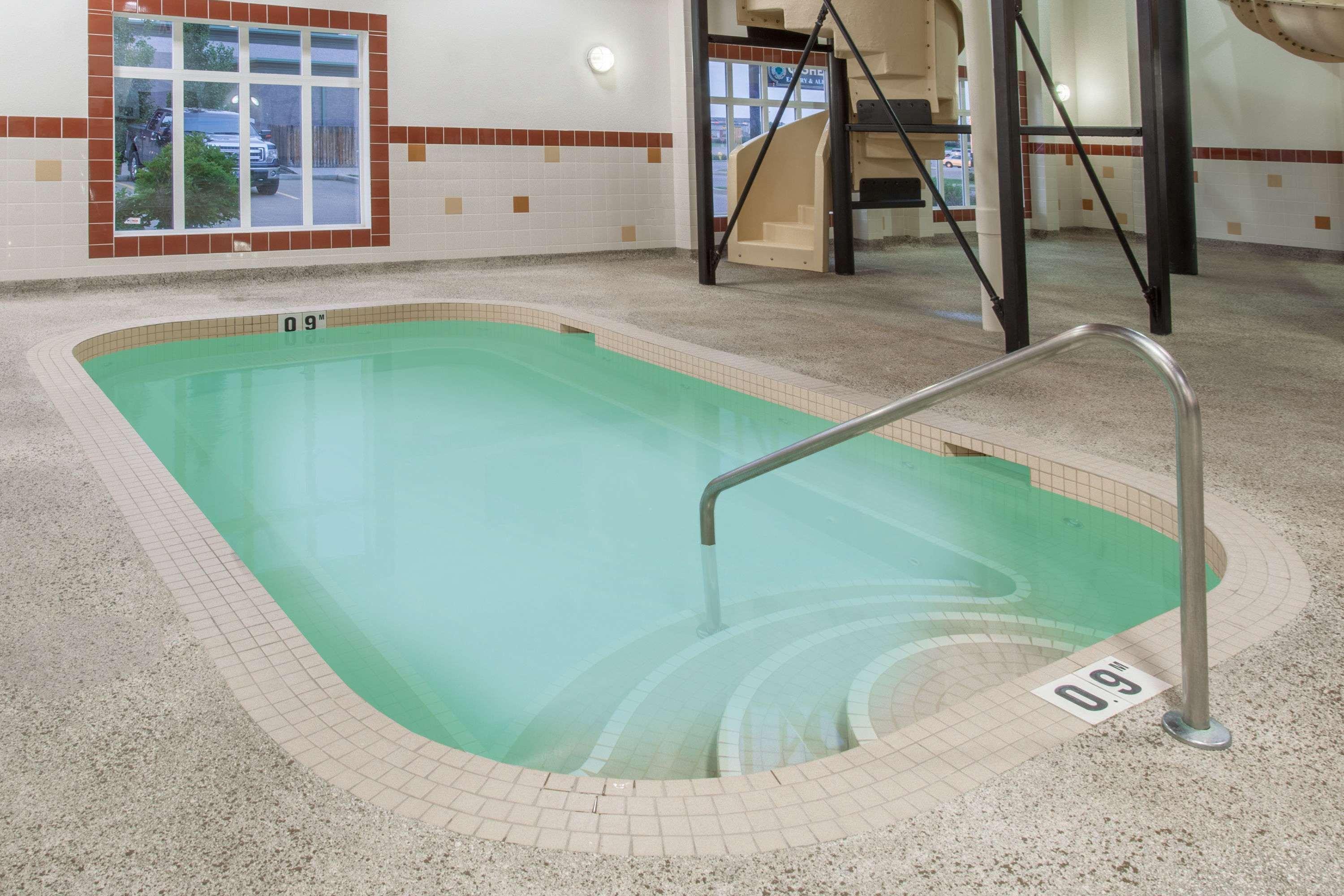 Ramada By Wyndham Hotel Camrose