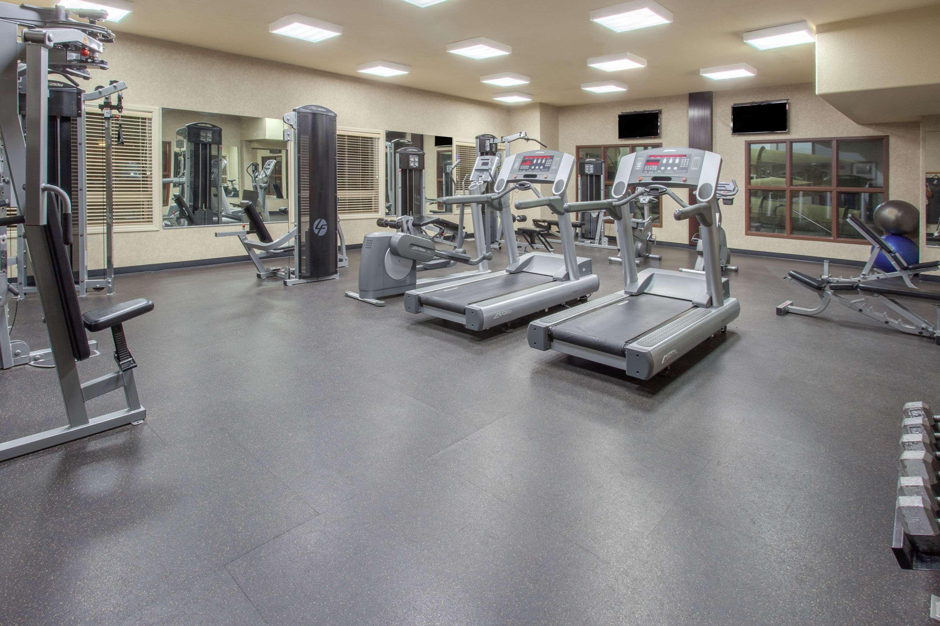 Ramada By Wyndham Hotel Camrose